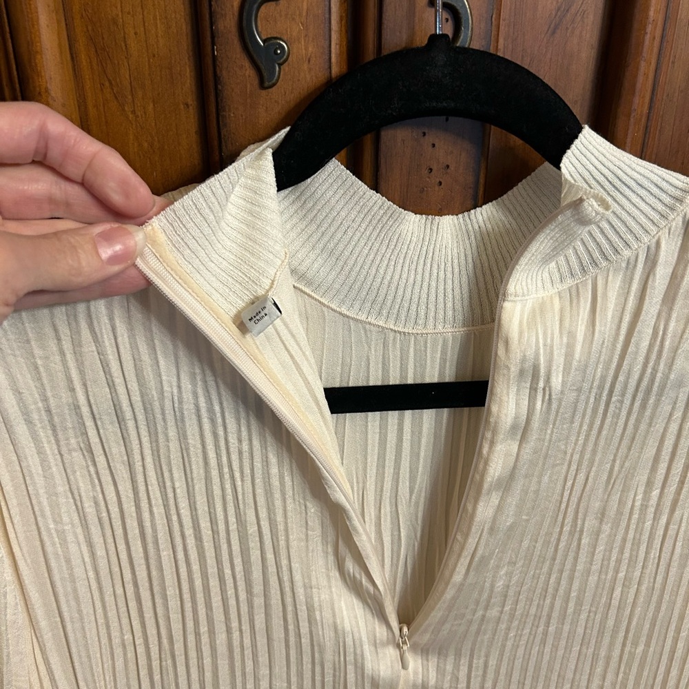 Vince Cream Crushed Satin Mock Neck Long Sleeve Blouse Size Small - Picture 5 of 11